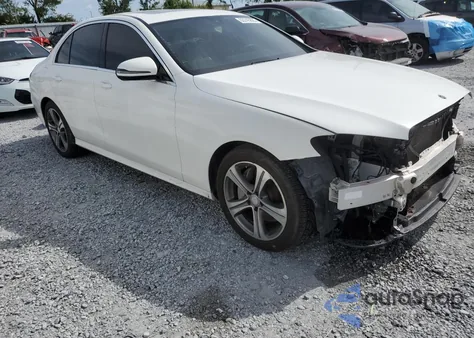 2017 Mercedes-Benz E 300 z USA, uszkodzony, nr VIN WDDZF4JB7HA117678